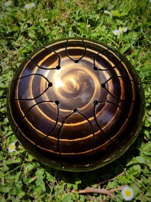 Tongue drum artisanal fabriqué en France avec finition naturelle au chalumeau