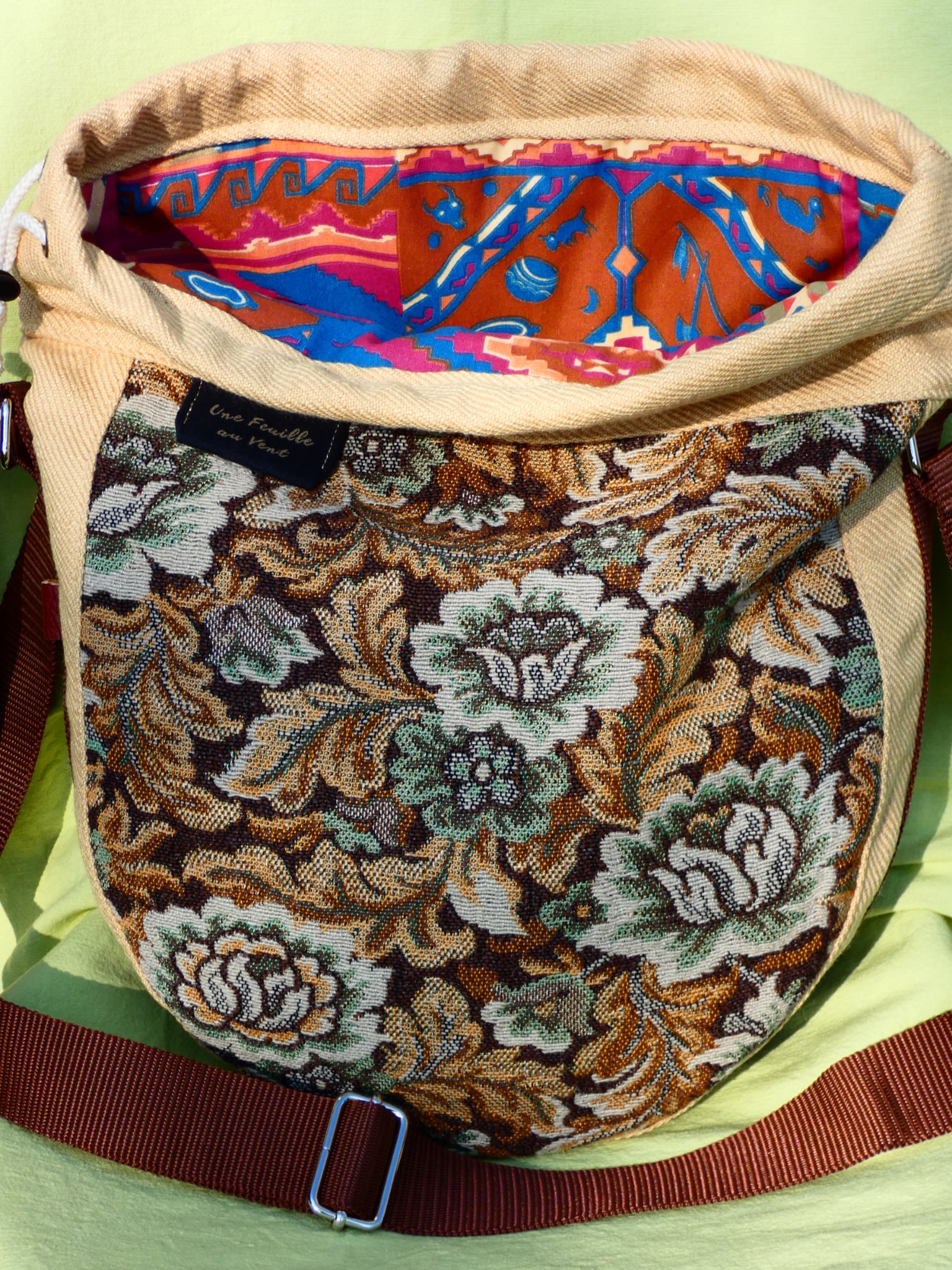 Housse de transport artisanale molletonnée "Rosace" en tissus pour tongue drum 30cm (vue intérieur)